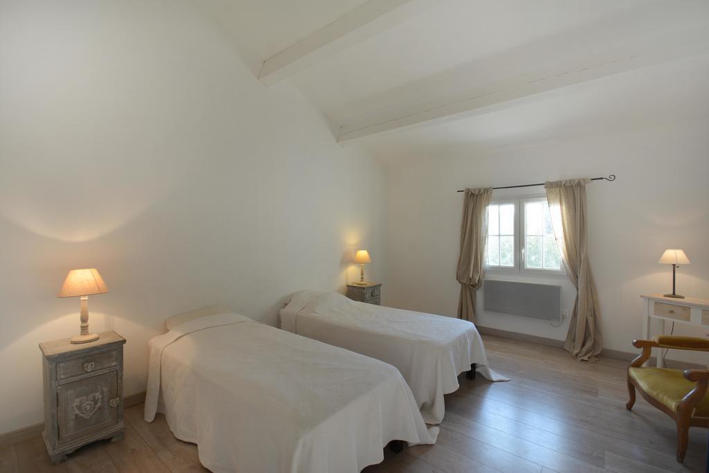 Saint-Saturnin-lès-Avignon Le Mas De Trevouse מראה חיצוני תמונה